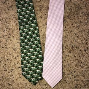 Vineyard vines and little black tie